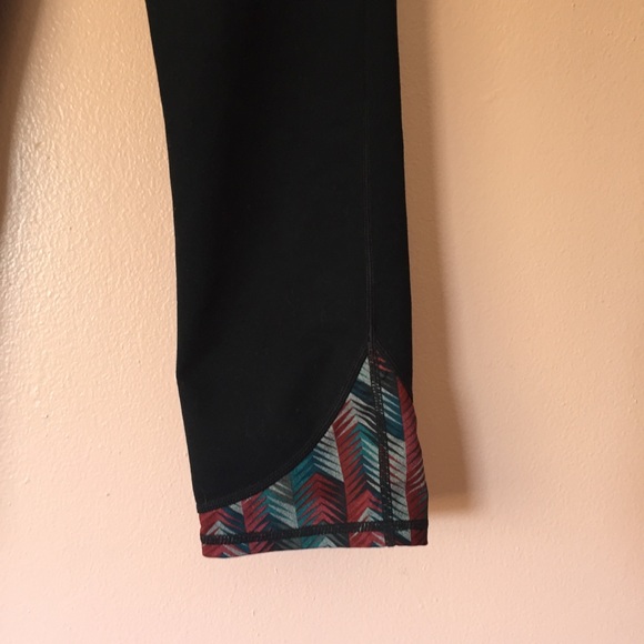Fabletics Cropped Tribal Trim Leggings - Picture 4 of 4